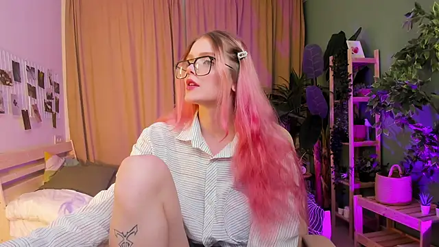 Gretchen Mol online show from January 10, 2026, 7:32 am