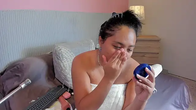 yeikafoxy online show from December 21, 2025, 11:28 am