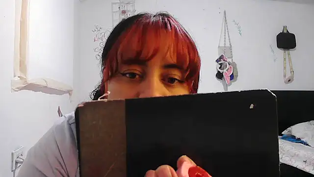 Snapshot of alexandraluv chatting on November 21, 2025, 4:05 pm alexandraluv online show from November 21, 2025, 4:05 pm