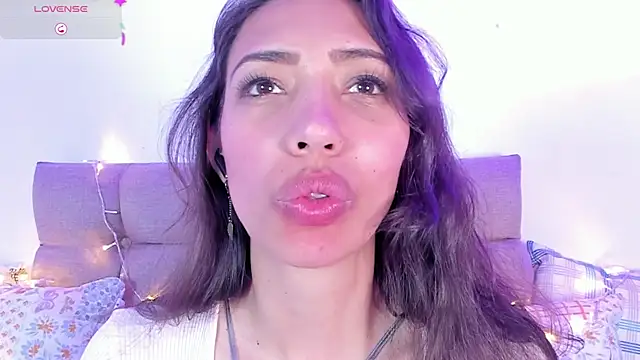 Miss veronicaa2 online show from February 17, 2025, 4:04 pm