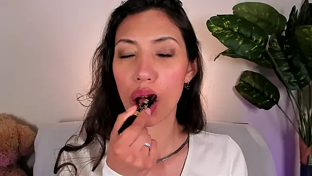 Snapshot of Miss_veronicaa2 chatting on May 11, 2026, 5:43 pm Miss veronicaa2 online show from May 11, 2026, 5:43 pm