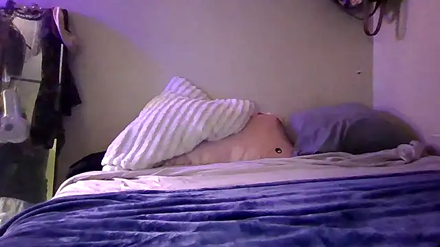 cruz815 online show from September 16, 2025, 9:27 pm