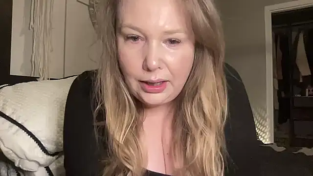 Snapshot of BustyHayleyUk chatting on January 29, 2025, 7:32 pm BustyHayleyUk online show from January 29, 2025, 7:32 pm