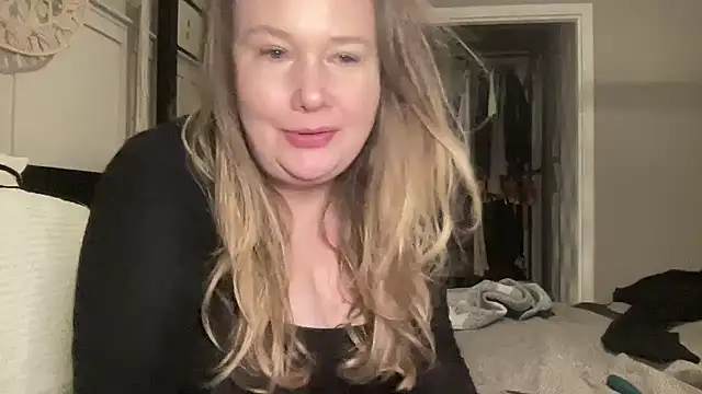 Snapshot of BustyHayleyUk chatting on February 4, 2025, 9:52 pm BustyHayleyUk online show from February 4, 2025, 9:52 pm