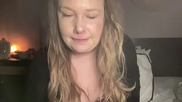 Snapshot of BustyHayleyUk chatting on February 6, 2025, 8:56 pm BustyHayleyUk online show from February 6, 2025, 8:56 pm