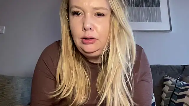 Snapshot of BustyHayleyUk chatting on March 26, 2026, 5:18 pm BustyHayleyUk online show from March 26, 2026, 5:18 pm