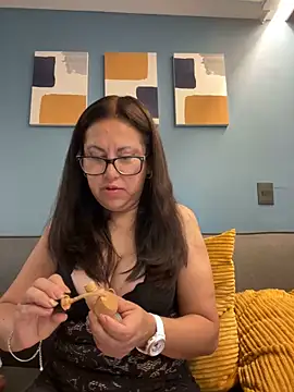 MirandaLatinaLovely online show from September 18, 2025, 3:58 pm