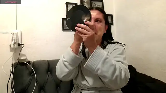 MirandaLatinaLovely online show from November 8, 2025, 6:40 pm