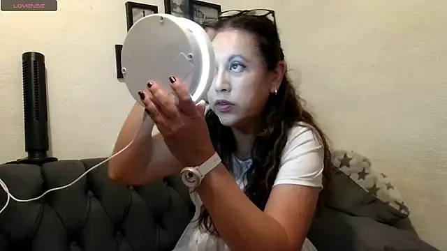 Snapshot of MirandaLatinaLovely chatting on May 3, 2026, 6:58 pm MirandaLatinaLovely online show from May 3, 2026, 6:58 pm