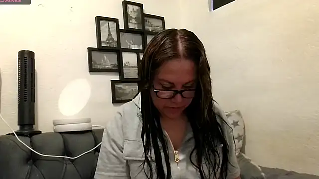 Snapshot of MirandaLatinaLovely chatting on May 5, 2026, 5:21 pm MirandaLatinaLovely online show from May 5, 2026, 5:21 pm