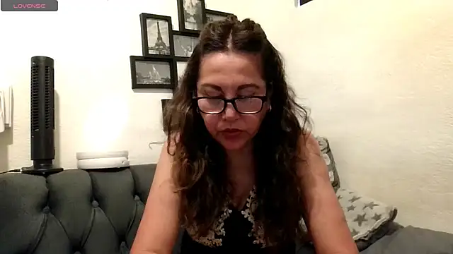 Snapshot of MirandaLatinaLovely chatting on May 9, 2026, 5:18 pm MirandaLatinaLovely online show from May 9, 2026, 5:18 pm