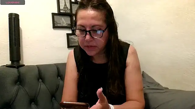 Snapshot of MirandaLatinaLovely chatting on May 27, 2026, 5:54 pm MirandaLatinaLovely online show from May 27, 2026, 5:54 pm