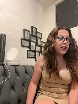 Snapshot of MirandaLatinaLovely chatting on May 30, 2026, 6:05 pm MirandaLatinaLovely online show from May 30, 2026, 6:05 pm