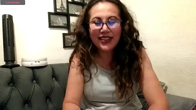 Snapshot of MirandaLatinaLovely chatting on June 10, 2026, 4:45 am MirandaLatinaLovely online show from June 10, 2026, 4:45 am
