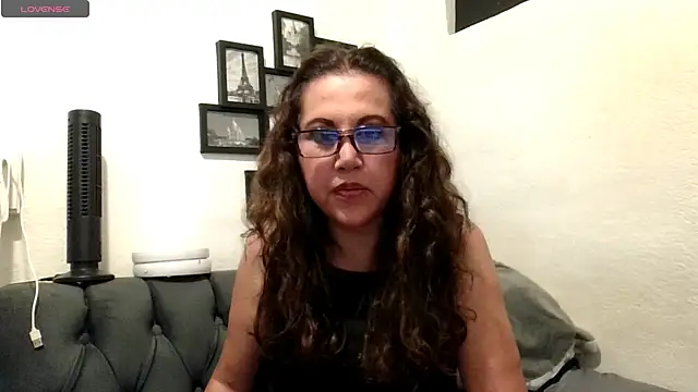 Snapshot of MirandaLatinaLovely chatting on June 11, 2026, 3:37 am MirandaLatinaLovely online show from June 11, 2026, 3:37 am