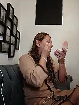Snapshot of MirandaLatinaLovely chatting on July 9, 2026, 4:33 pm MirandaLatinaLovely online show from July 9, 2026, 4:33 pm