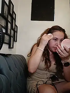 Snapshot of MirandaLatinaLovely chatting on July 28, 2026, 5:45 pm MirandaLatinaLovely online show from July 28, 2026, 5:45 pm