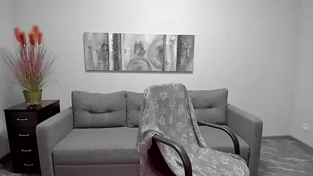 Snapshot of Mira_Whites chatting on February 21, 2025, 6:51 am Mira Whites online show from February 21, 2025, 6:51 am