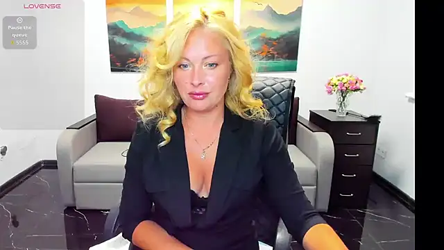 Snapshot of Mira_Whites chatting on August 3, 2026, 11:59 am Mira Whites online show from August 3, 2026, 11:59 am
