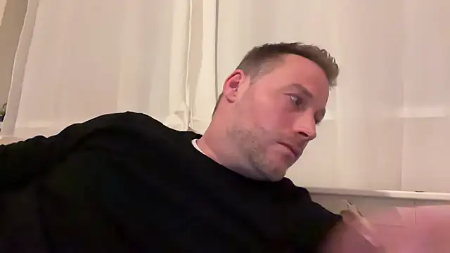 Snapshot of Christian87xxx chatting on November 17, 2025, 5:30 pm Christian87xxx online show from November 17, 2025, 5:30 pm