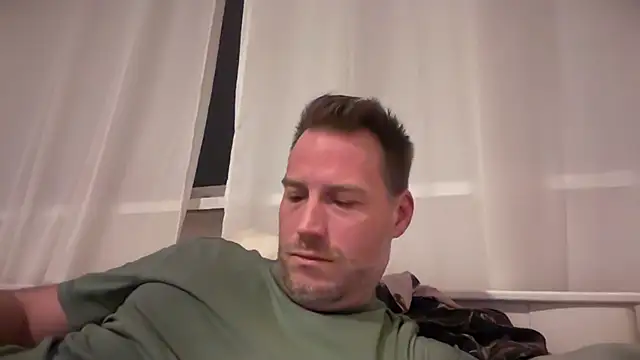 Snapshot of Christian87xxx chatting on December 1, 2025, 5:29 pm Christian87xxx online show from December 1, 2025, 5:29 pm