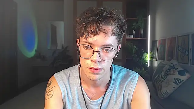 Snapshot of William_Henry_ chatting on May 12, 2026, 2:58 pm William Henry online show from May 12, 2026, 2:58 pm