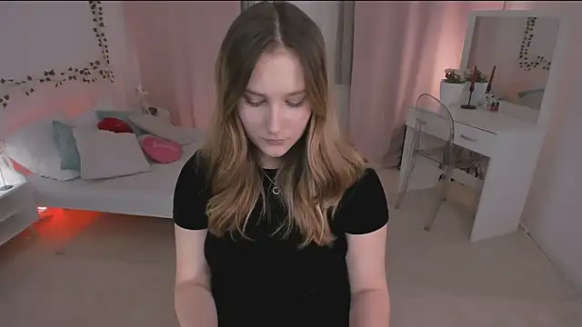 Snapshot of MaryWaddell chatting on February 12, 2025, 1:59 pm MaryWaddell online show from February 12, 2025, 1:59 pm