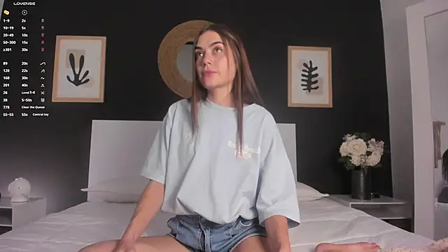 Snapshot of AlannaRussell_ chatting on October 29, 2025, 7:04 pm AlannaRussell online show from October 29, 2025, 7:04 pm