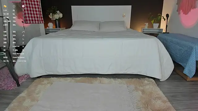 AlannaRussell  online show from June 19, 2026, 8:01 pm