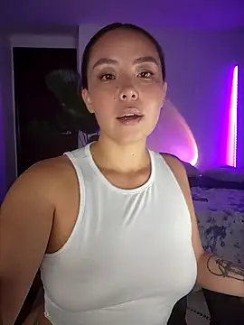 Snapshot of RenEnvy chatting on March 12, 2025, 12:10 am RenEnvy online show from March 12, 2025, 12:10 am