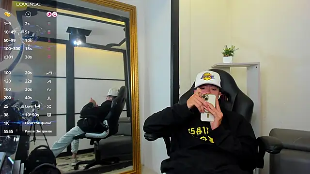 marcuscollins1  online show from November 13, 2025, 3:33 pm