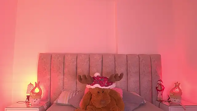 sara lopee1 online show from December 20, 2025, 12:12 pm