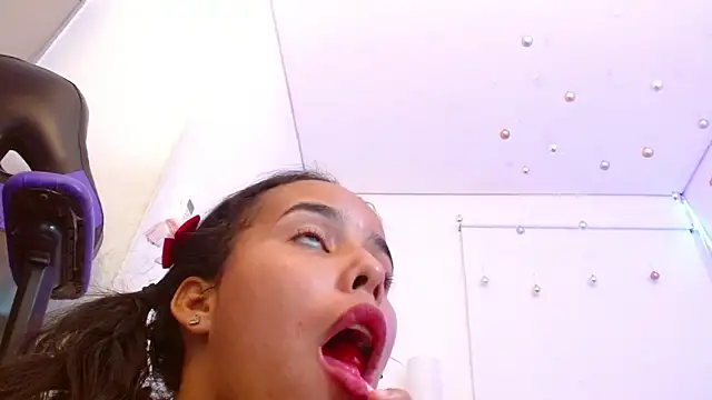 Roxy Stonee online show from March 13, 2025, 10:21 pm