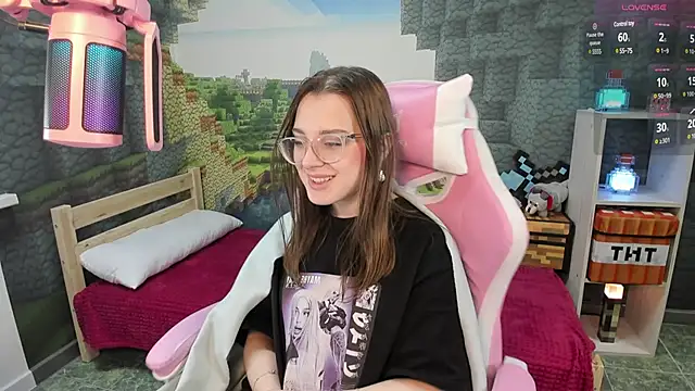 Snapshot of kaisajenner chatting on February 5, 2025, 10:44 pm kaisajenner online show from February 5, 2025, 10:44 pm