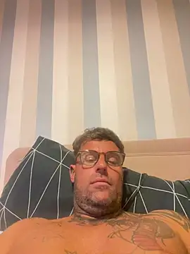 Jamesdeanmcqueen online show from June 30, 2026, 12:33 am