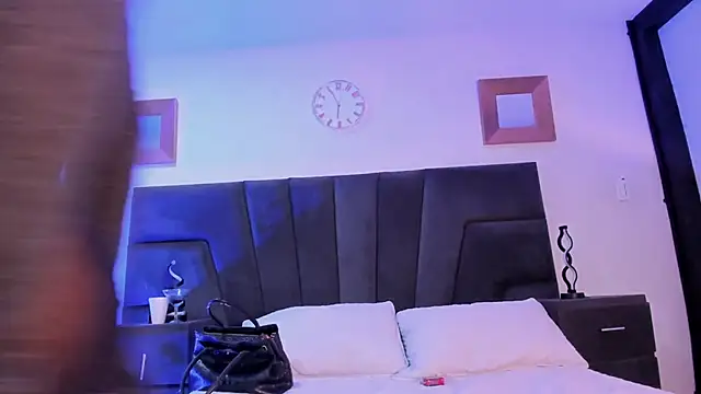 Snapshot of allicemackenzie chatting on February 22, 2025, 5:35 pm allicemackenzie online show from February 22, 2025, 5:35 pm