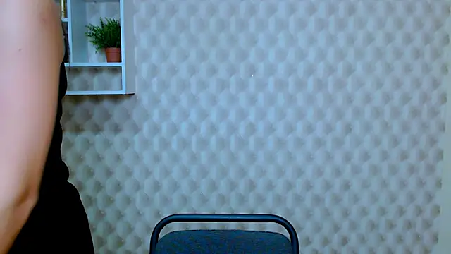 Snapshot of ValeriaHeart_ chatting on December 1, 2025, 11:48 am ValeriaHeart online show from December 1, 2025, 11:48 am