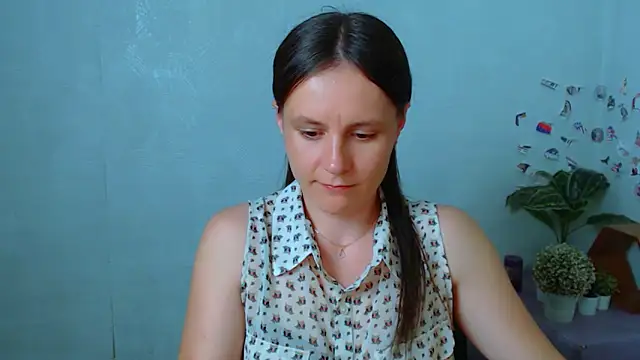 Snapshot of ValeriaHeart_ chatting on May 31, 2026, 12:45 pm ValeriaHeart online show from May 31, 2026, 12:45 pm