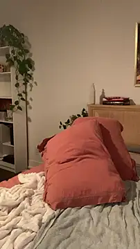 rileylovesyou online show from February 9, 2025, 7:27 am