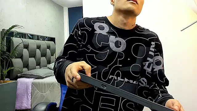 Snapshot of roan_birkin chatting on October 2, 2025, 7:32 pm roan birkin online show from October 2, 2025, 7:32 pm