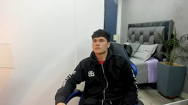 Snapshot of roan_birkin chatting on October 12, 2025, 7:24 pm roan birkin online show from October 12, 2025, 7:24 pm