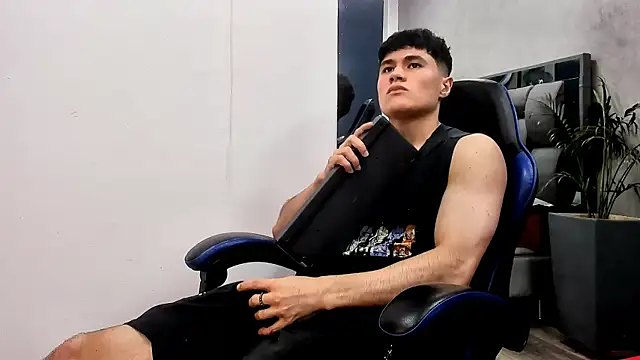 Snapshot of roan_birkin chatting on October 13, 2025, 8:53 pm roan birkin online show from October 13, 2025, 8:53 pm