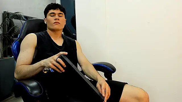 Snapshot of roan_birkin chatting on October 31, 2025, 7:59 pm roan birkin online show from October 31, 2025, 7:59 pm