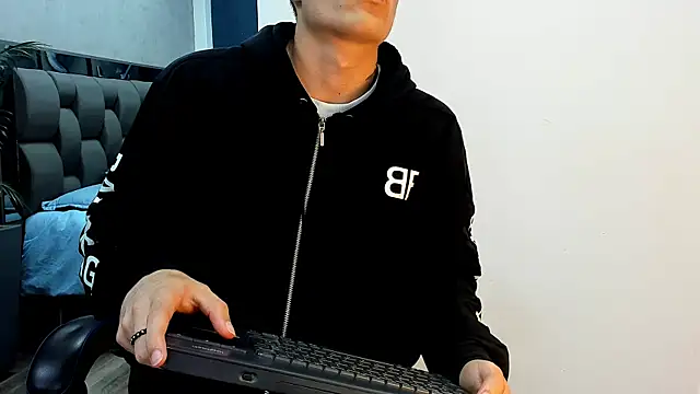 Snapshot of roan_birkin chatting on November 4, 2025, 9:25 pm roan birkin online show from November 4, 2025, 9:25 pm