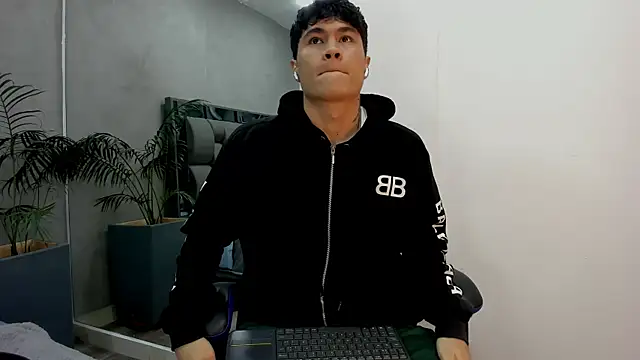 Snapshot of roan_birkin chatting on November 5, 2025, 7:03 pm roan birkin online show from November 5, 2025, 7:03 pm