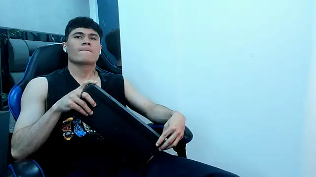 Snapshot of roan_birkin chatting on November 16, 2025, 7:41 pm roan birkin online show from November 16, 2025, 7:41 pm