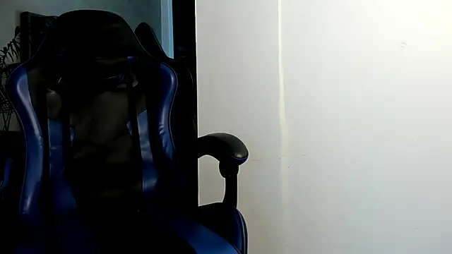 Snapshot of roan_birkin chatting on November 30, 2025, 7:18 pm roan birkin online show from November 30, 2025, 7:18 pm