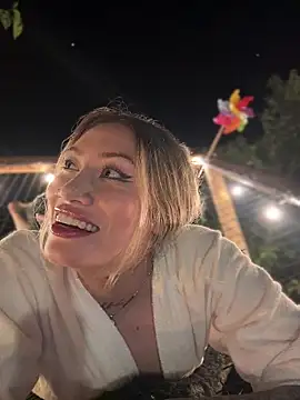 Snapshot of Lally_Valencia__ chatting on October 29, 2025, 2:14 am Lally Valencia online show from October 29, 2025, 2:14 am