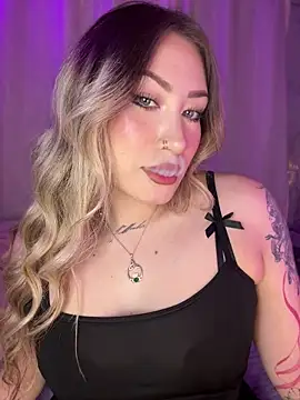 Snapshot of Lally_Valencia__ chatting on August 6, 2026, 6:59 am Lally Valencia online show from August 6, 2026, 6:59 am