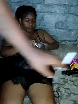 Snapshot of holidtic_justice chatting on February 12, 2025, 9:01 pm holidtic justice online show from February 12, 2025, 9:01 pm